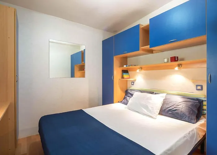 Κάμπινγκ Village Laguna Blu 4*